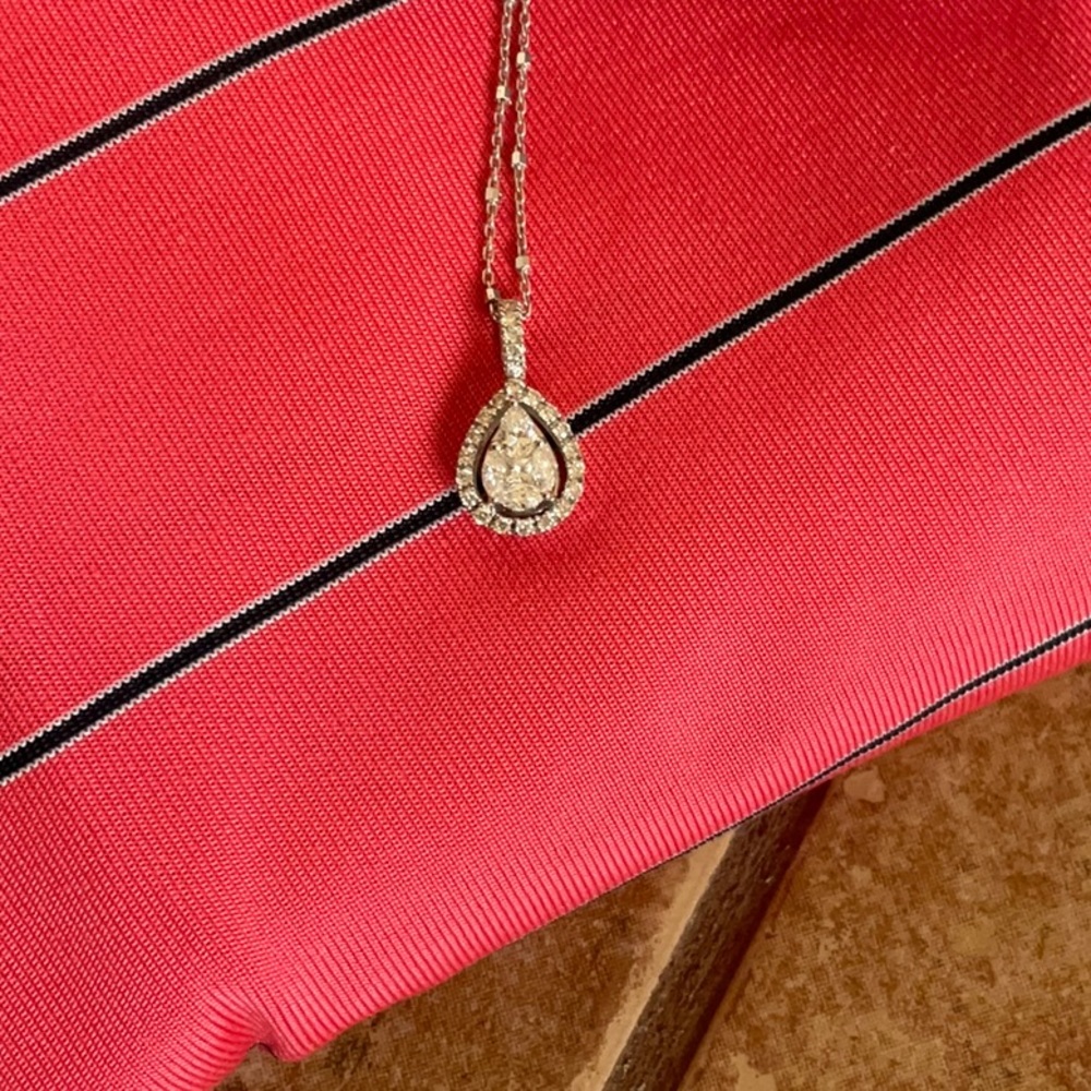 Diamond Teardrop Pendant with Chain, White Gold, .65 carats, stunning! - Picture 4 of 16